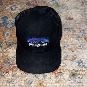 Men black Patagonia hat OS